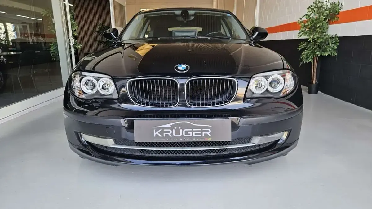 Usado BMW 116 Advantage 122 CV (89 kW) 2010 Negro Utilitario