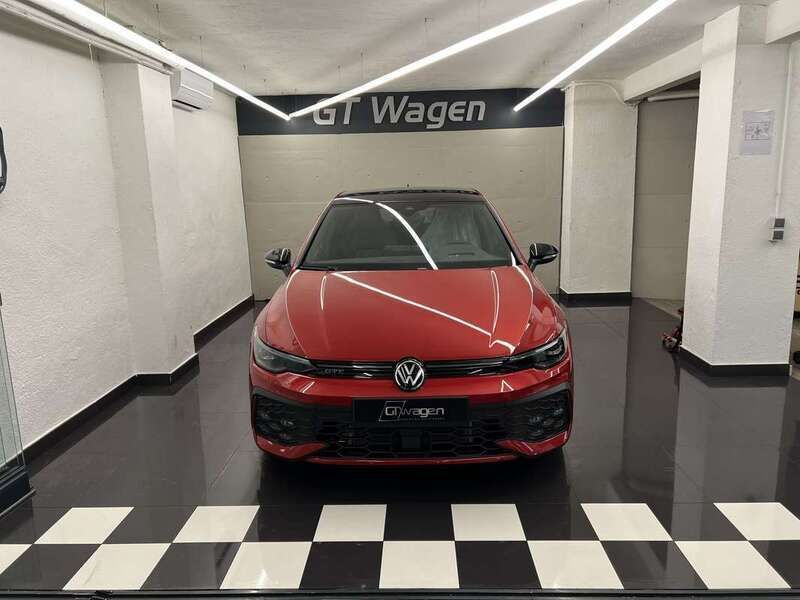 Rojo Nuevo 2025 VW Golf VIII GTE Berlina | 48.600 € - Imagen 1/4
