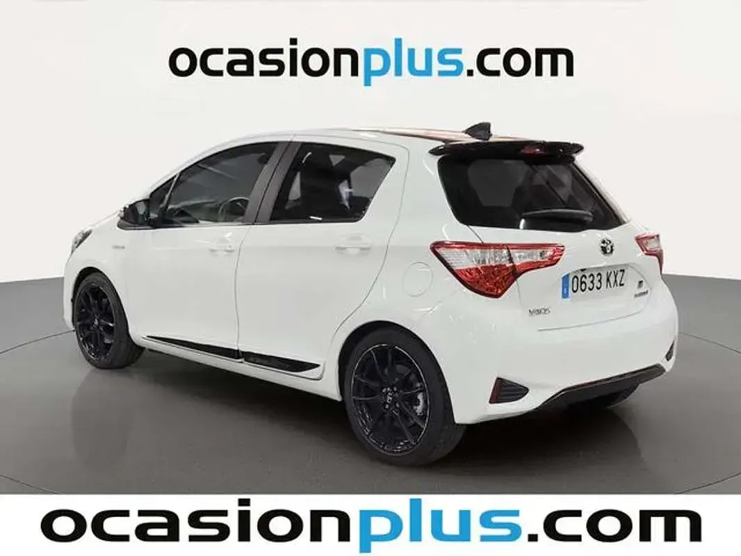 Usado Toyota Yaris Hybrid Sport 99 CV (72 kW) 2019 Blanco Utilitario