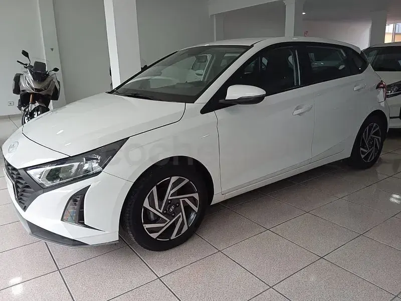 Usado Hyundai i20 100 CV (73 kW) 2024 Blanco Utilitario