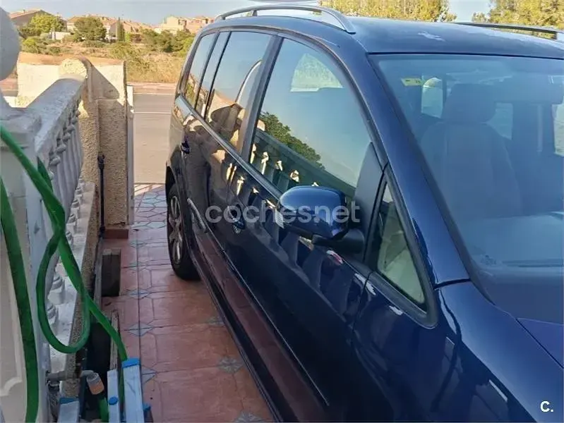 Usado VW Touran Highline 136 CV (100 kW) 2004 Azul Monovolumen