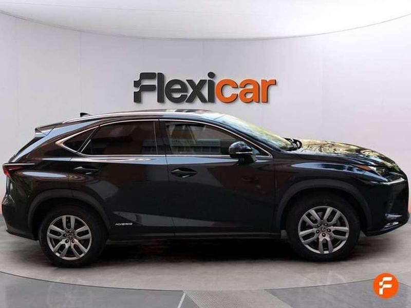 Usado Lexus NX300h Executive Line 197 CV (144 kW) 2018 Negro SUV