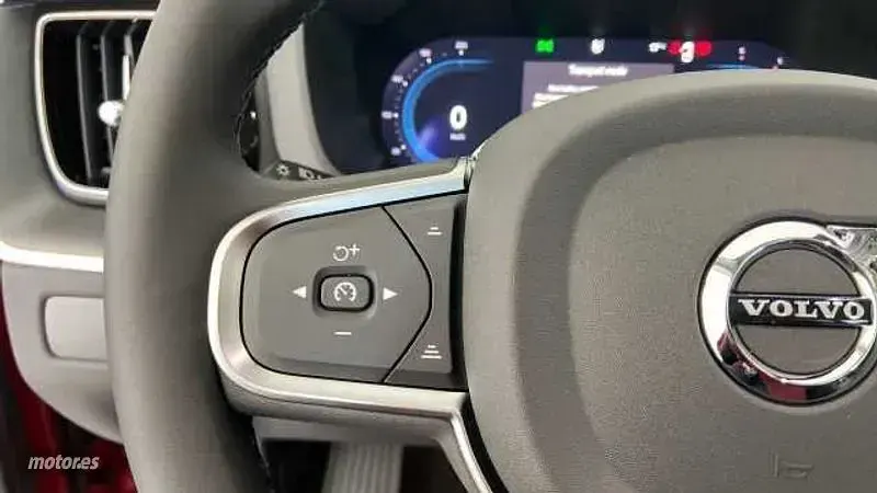 Usado Volvo XC60 Core 197 CV (144 kW) 2023 Rojo SUV