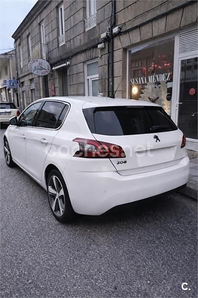Usado Peugeot 308 Active 130 CV (95 kW) 2019 Blanco Berlina