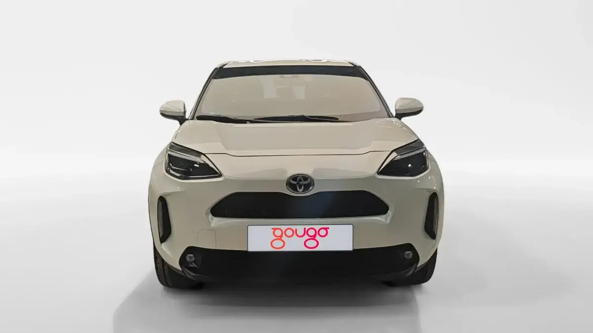 Usado Toyota Yaris Hybrid Active 116 CV (85 kW) 2022 Blanco Familiar