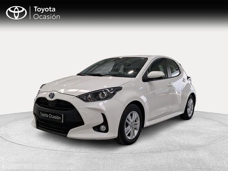 Usado Toyota Yaris Hybrid Business Edition 116 CV (85 kW) 2022 Blanco Berlina