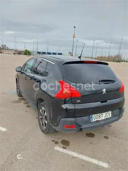 Usado Peugeot 3008 Active 112 CV (82 kW) 2011 Negro Familiar