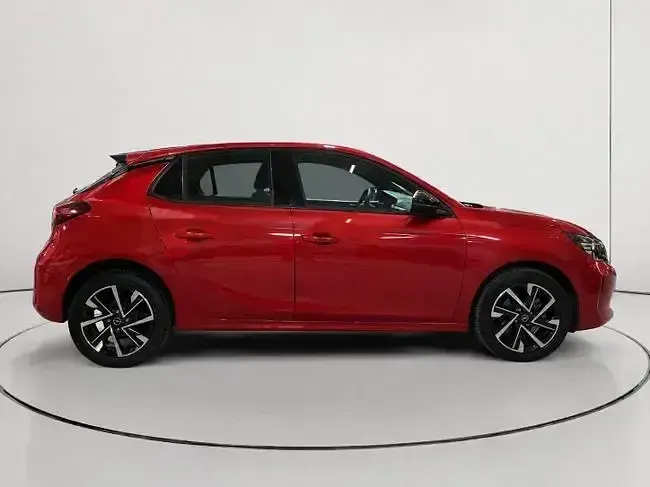 Usado Opel Corsa 100 CV (73 kW) 2024 Rojo Utilitario