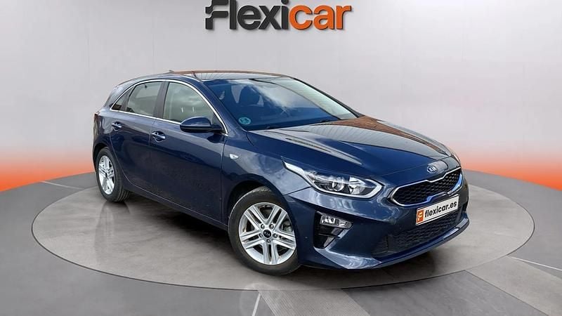 Begagnad Kia Ceed 140 HK (102 kW) 2020 Blå Halvkombi