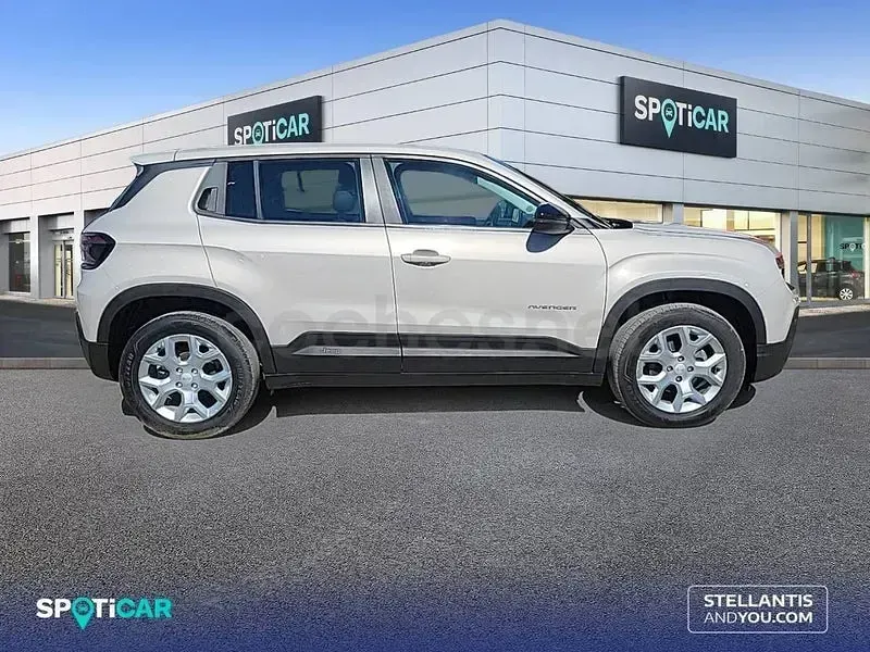 Begagnad Jeep Avenger Altitude 100 HK (73 kW) 2025 Grå SUV
