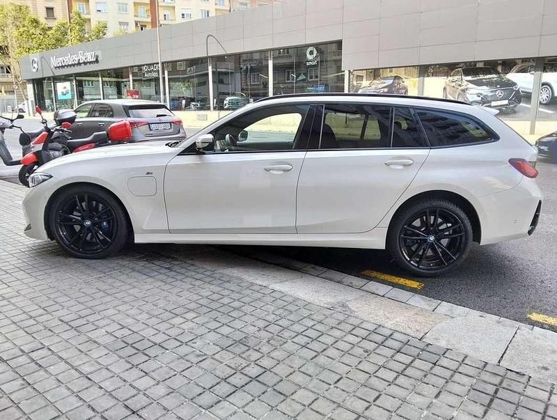 Usado BMW 330e 295 CV (216 kW) 2024 Blanco Familiar