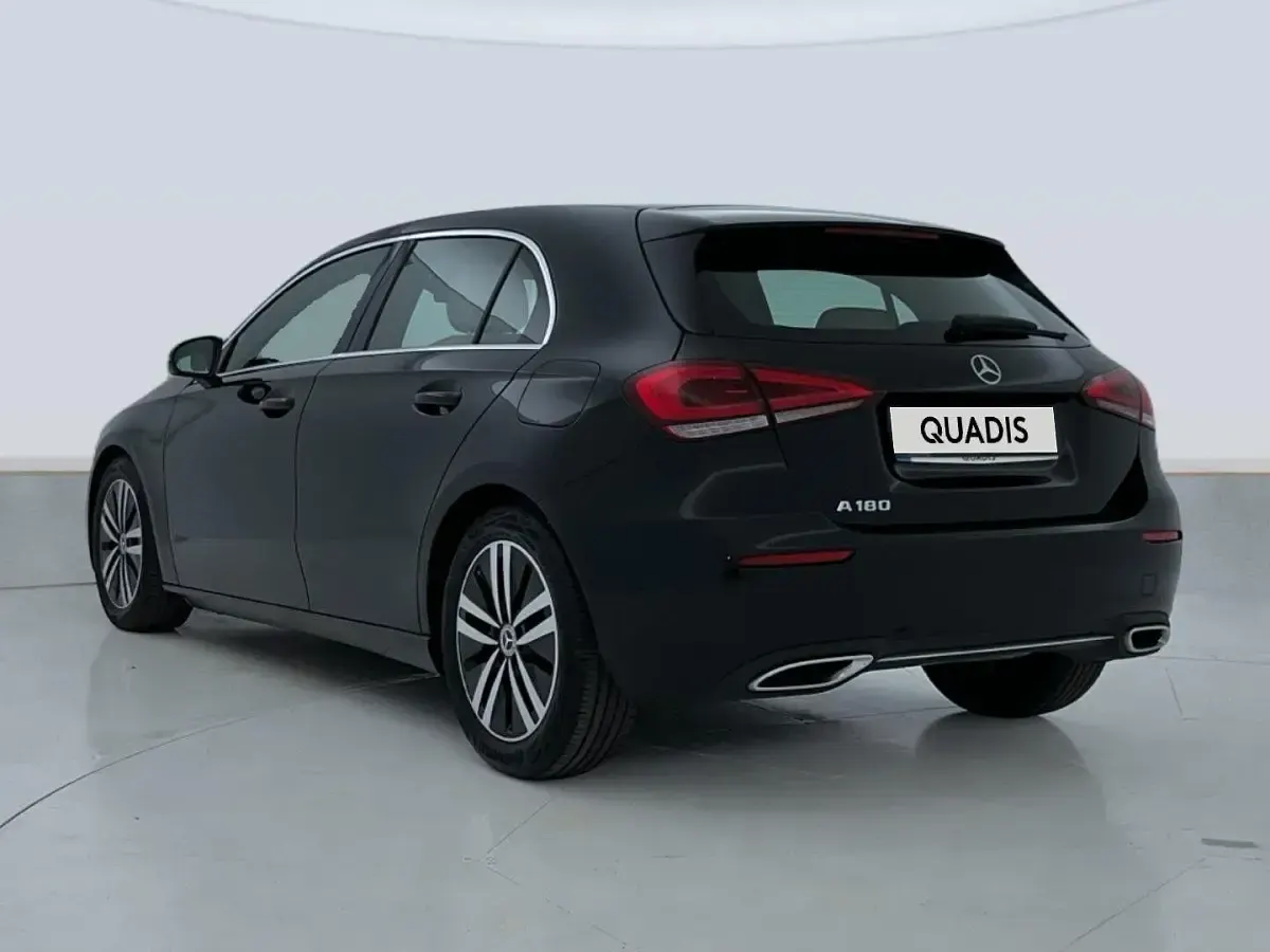 Usado Mercedes A180 136 CV (100 kW) 2022 Negro Utilitario