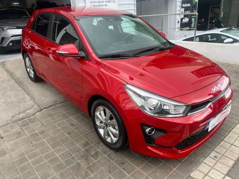 Usado Kia Rio 101 CV (74 kW) 2022 Rojo Utilitario