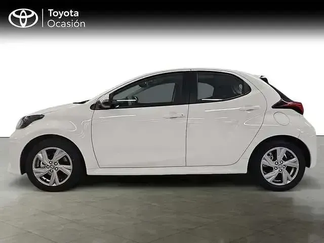 Usado Toyota Yaris Hybrid Active 116 CV (85 kW) 2025 Blanco Berlina