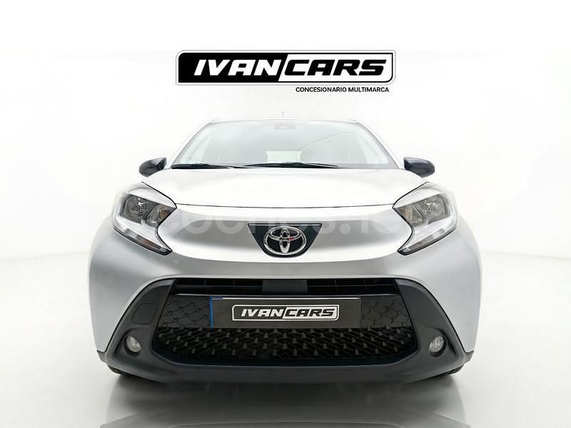 Usado Toyota Aygo X Play 72 CV (52 kW) 2023 Gris / plata SUV