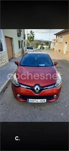 Usado Renault Clio IV Authentique 75 CV (55 kW) 2015 Rojo Berlina
