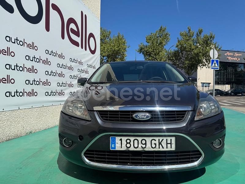 Usado Ford Focus Trend 115 CV (84 kW) 2009 Gris / plata Berlina