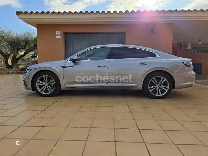 Usado VW Arteon R-line 218 CV (160 kW) 2021 Gris / plata Berlina