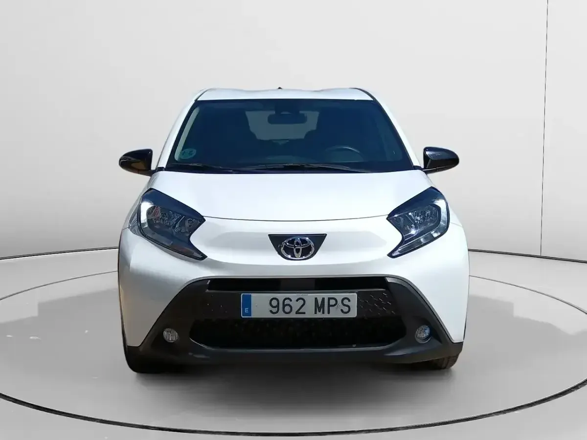 Usado Toyota Aygo X Play 72 CV (52 kW) 2024 Blanco SUV