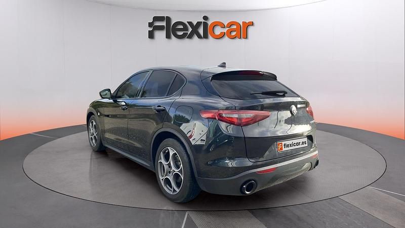 Usado Alfa Romeo Stelvio Sprint 160 CV (117 kW) 2022 Negro SUV