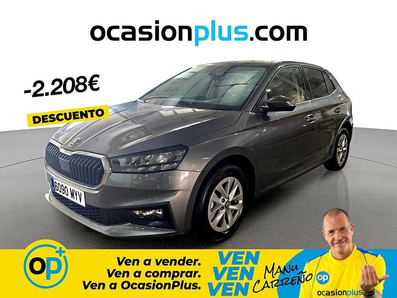 Usado Skoda Fabia Selection 95 CV (69 kW) 2025 Gris / plata Berlina