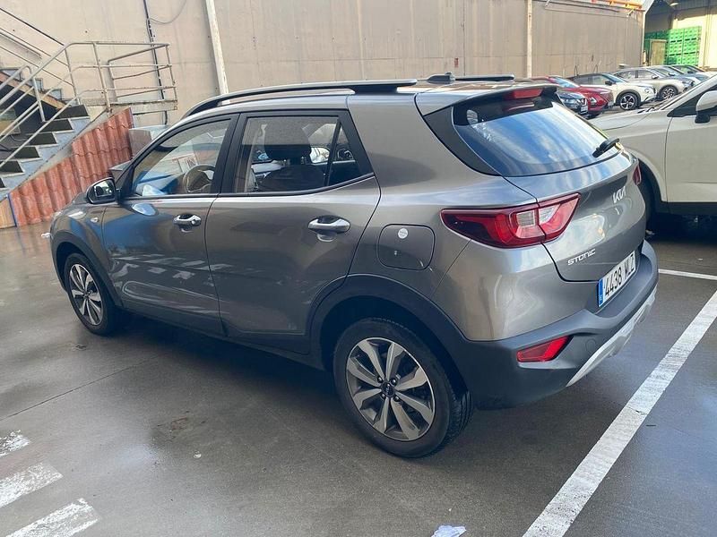 Usado Kia Stonic 84 CV (61 kW) 2023 Gris SUV