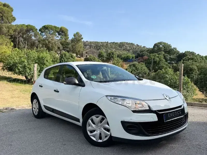 Usado Renault Mégane Authentique 100 CV (73 kW) 2013 Blanco Berlina