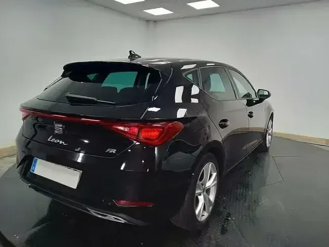 Begagnad Seat Leon FR 150 HK (110 kW) 2021 Svart Sedan
