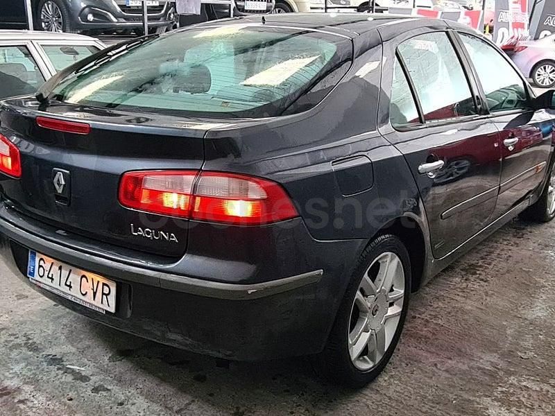 Usado Renault Laguna II Dynamique 120 CV (88 kW) 2004 Gris / plata Berlina