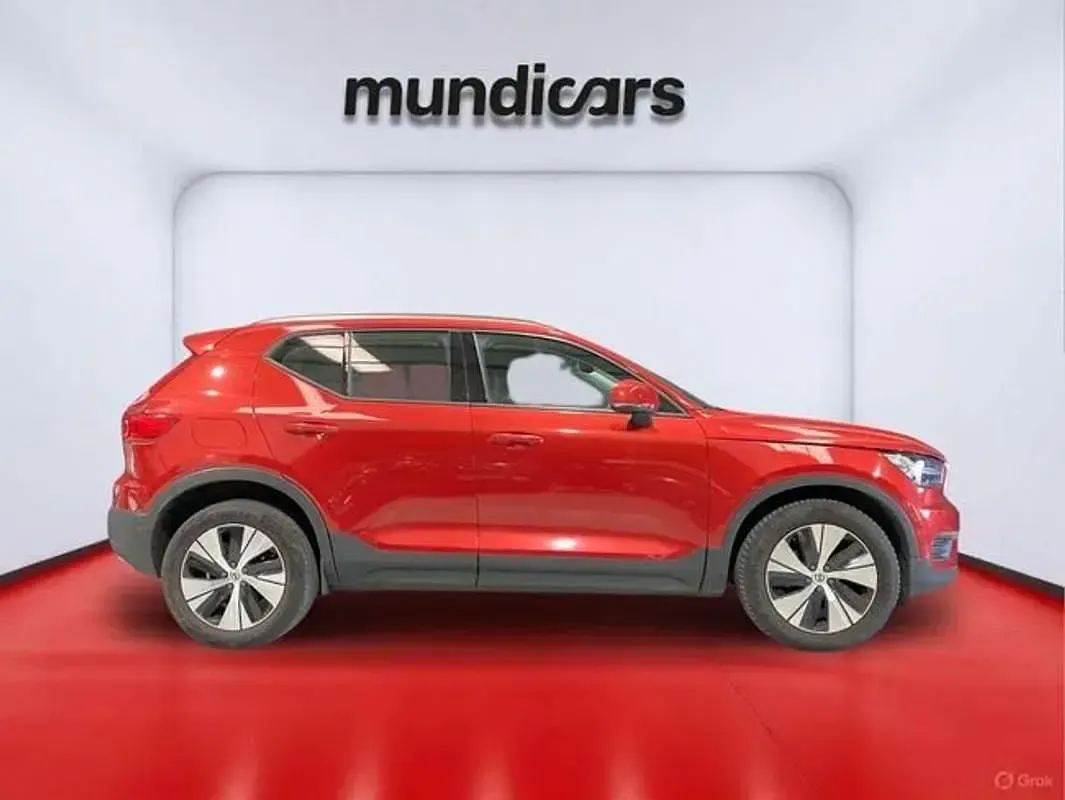 Begagnad Volvo XC40 Momentum 129 HK (94 kW) 2021 Röd SUV
