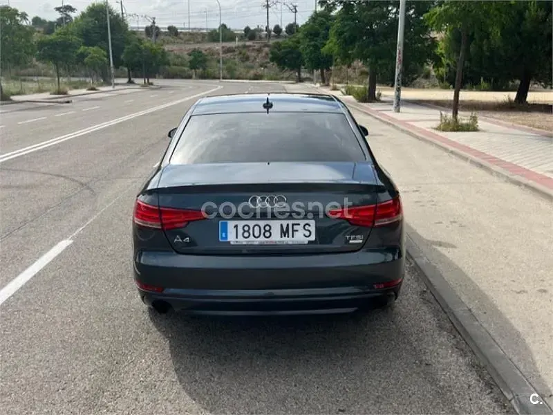Usado Audi A4 S-Line 190 CV (139 kW) 2018 Gris / plata Berlina