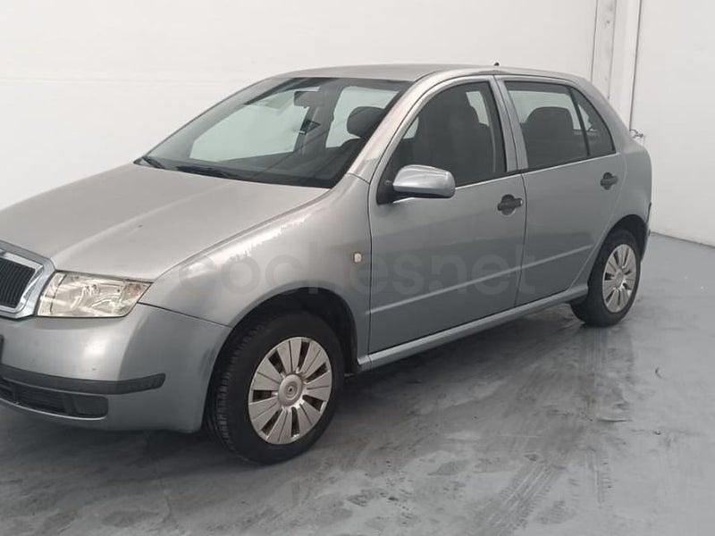 Usado Skoda Fabia Comfort 64 CV (47 kW) 2003 Gris / plata Berlina