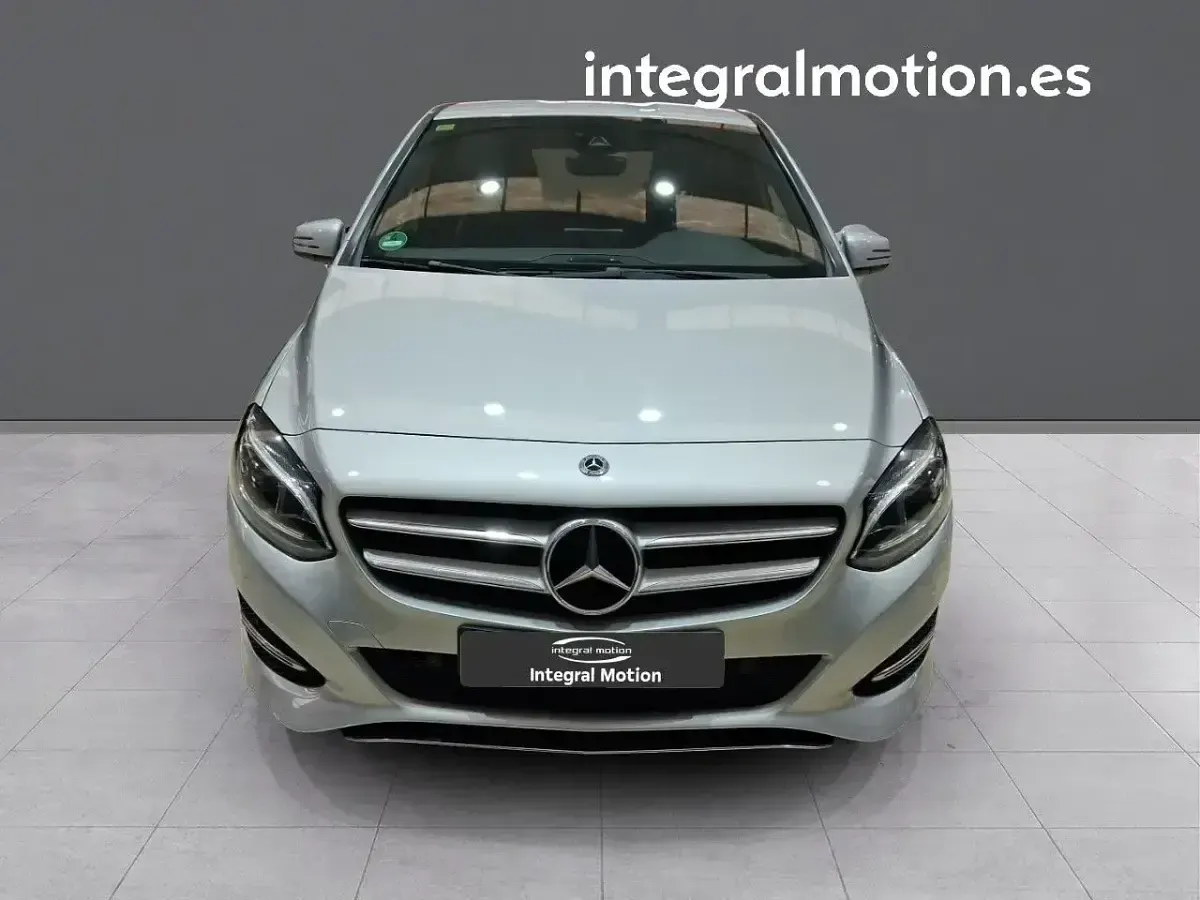 Usado Mercedes B200 136 CV (100 kW) 2018 Gris Utilitario