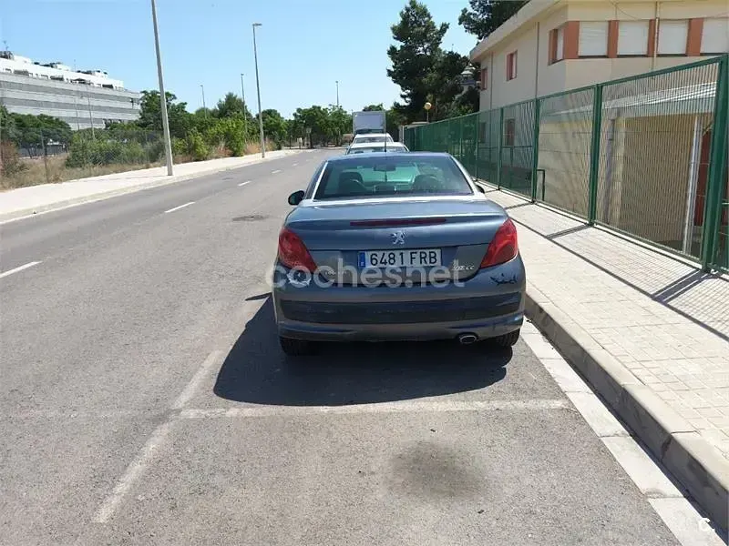 Usado Peugeot 207 CC 110 CV (80 kW) 2007 Gris / plata Descapotable