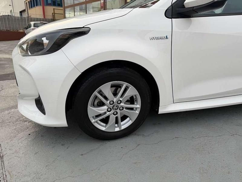 Usado Toyota Yaris Hybrid Plus 116 CV (85 kW) 2022 Blanco Utilitario