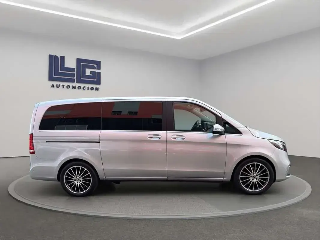 Usado Mercedes V300 Avantgarde 239 CV (175 kW) 2023 Gris Monovolumen