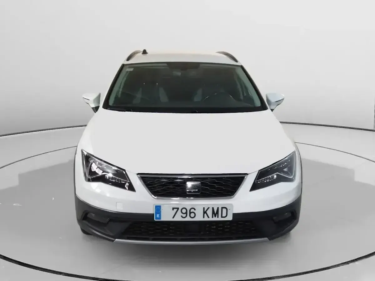 Usado Seat Leon 4Drive 150 CV (110 kW) 2018 Blanco Familiar