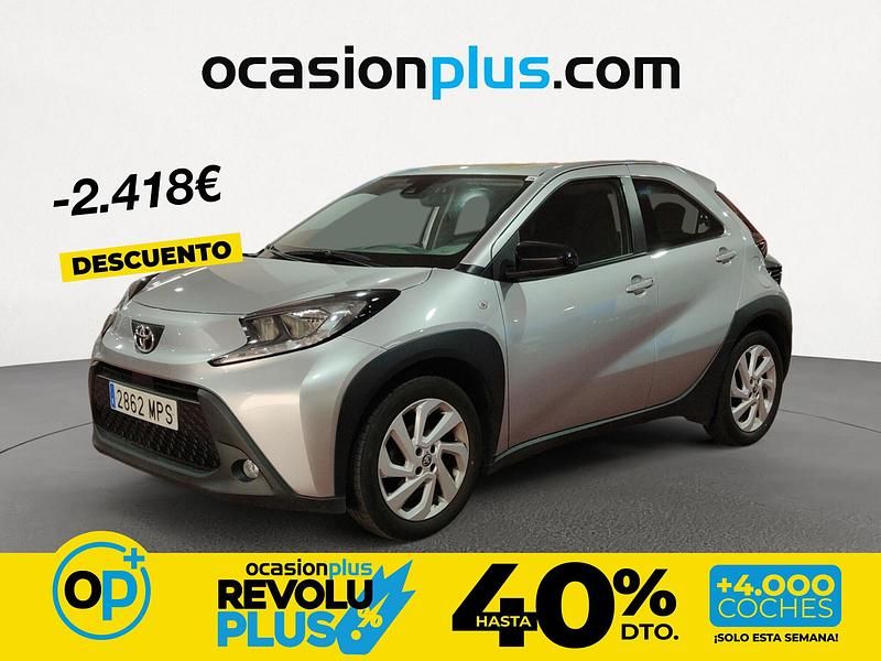 Usado Toyota Aygo X Play 72 CV (52 kW) 2024 Gris / plata SUV