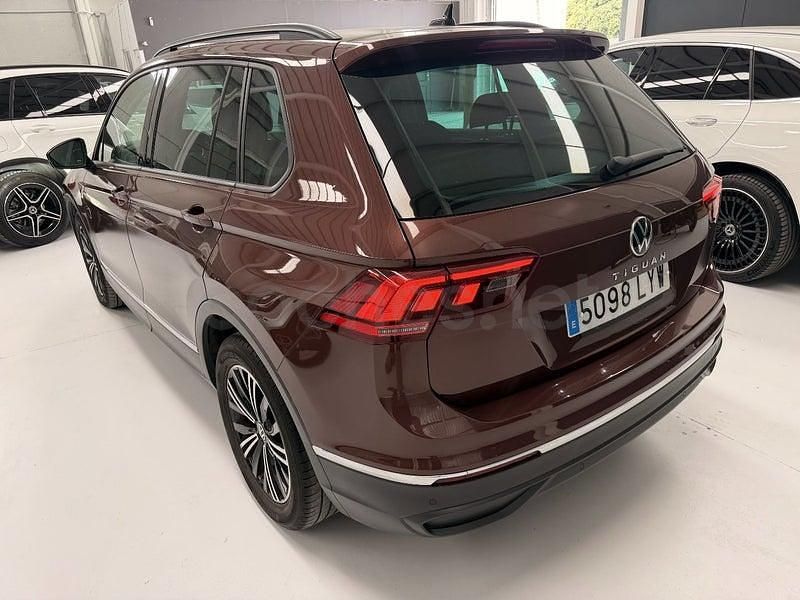 Usado VW Tiguan Life 150 CV (110 kW) 2022 Granate SUV