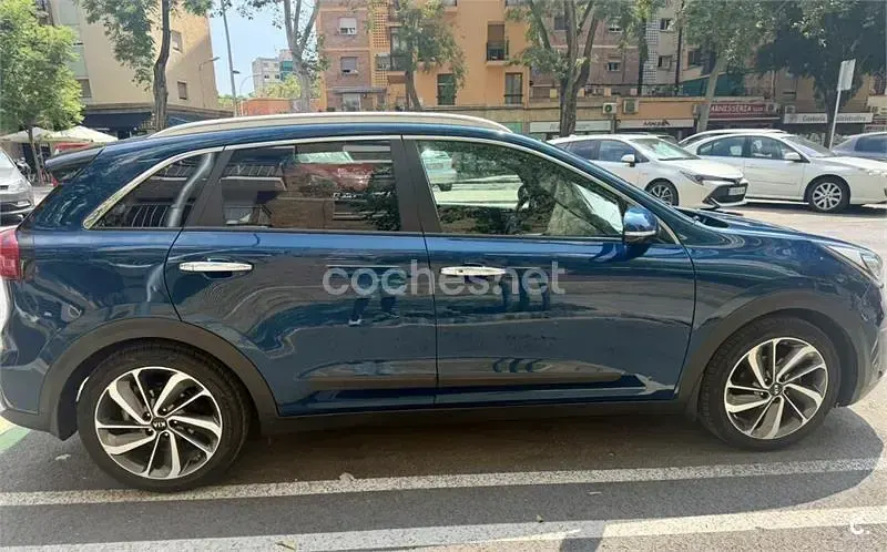 Usado Kia Niro 141 CV (103 kW) 2017 Azul SUV