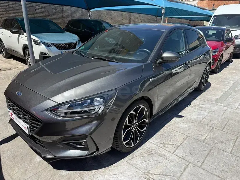 Usado Ford Focus ST-Line 125 CV (91 kW) 2019 Gris / plata Berlina