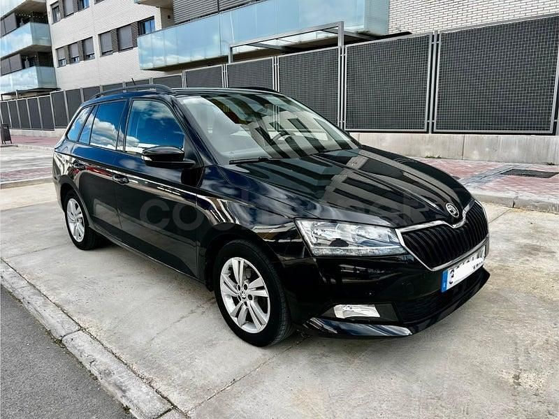 Usado Skoda Fabia Ambition 95 CV (69 kW) 2022 Negro Utilitario