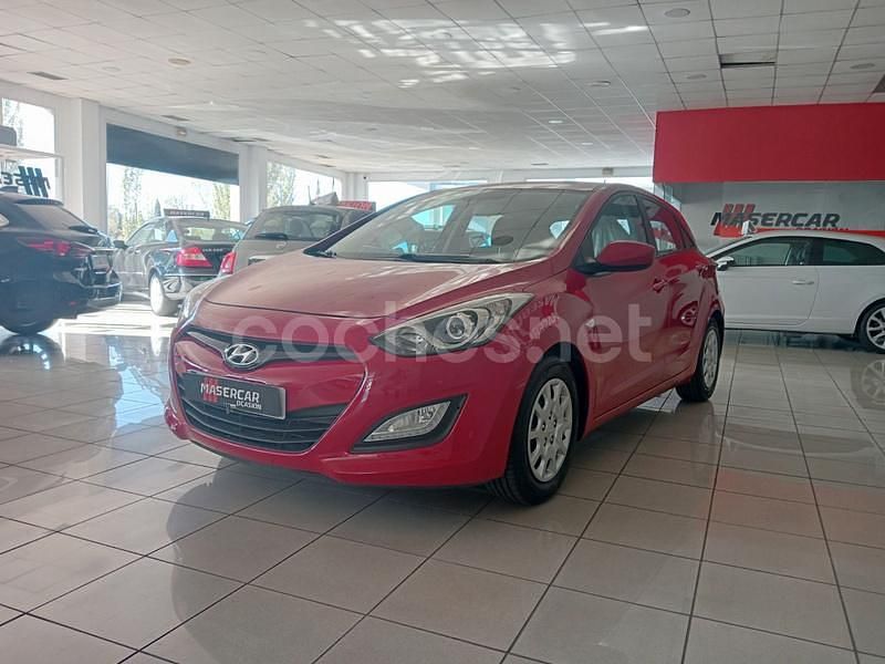 Usado Hyundai i30 100 CV (73 kW) 2014 Rojo Berlina