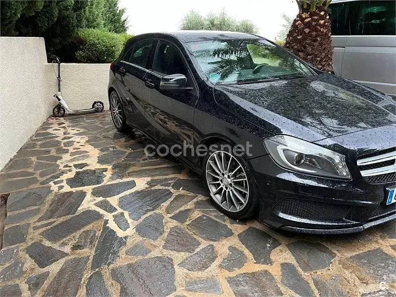 Usado Mercedes A200 AMG line 136 CV (100 kW) 2014 Negro Utilitario