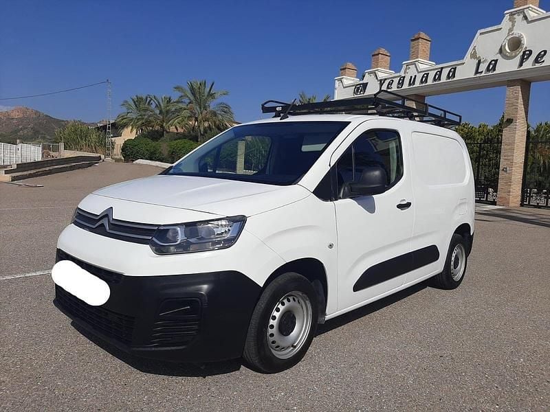 Usado Citroën Berlingo Feel 75 CV (55 kW) 2019 Blanco Monovolumen