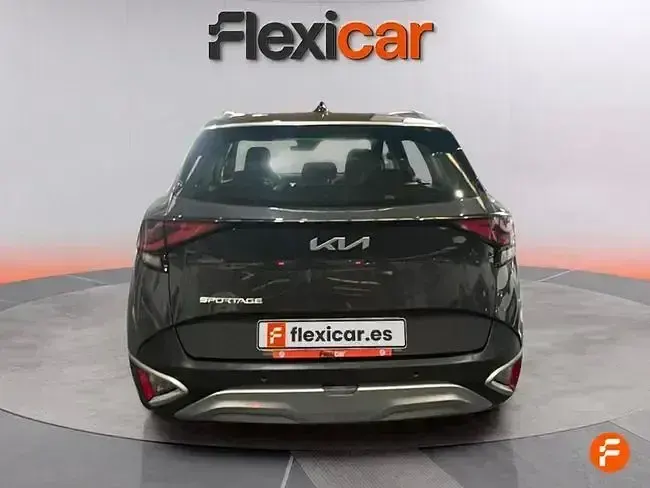 Usado Kia Sportage 136 CV (100 kW) 2023 Gris / plata SUV