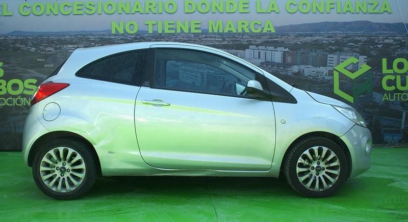 Usado Ford Ka Titanium 69 CV (50 kW) 2010 Gris Utilitario