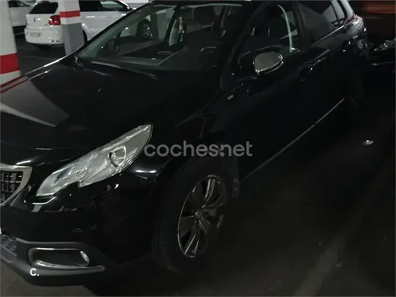 Usado Peugeot 2008 Style 100 CV (73 kW) 2016 Negro SUV