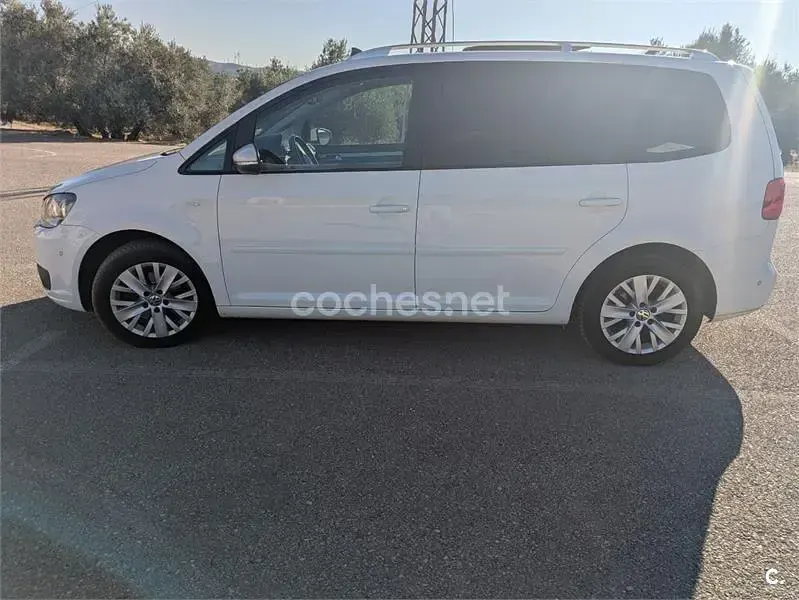 Usado VW Touran Advance 105 CV (77 kW) 2013 Blanco Monovolumen