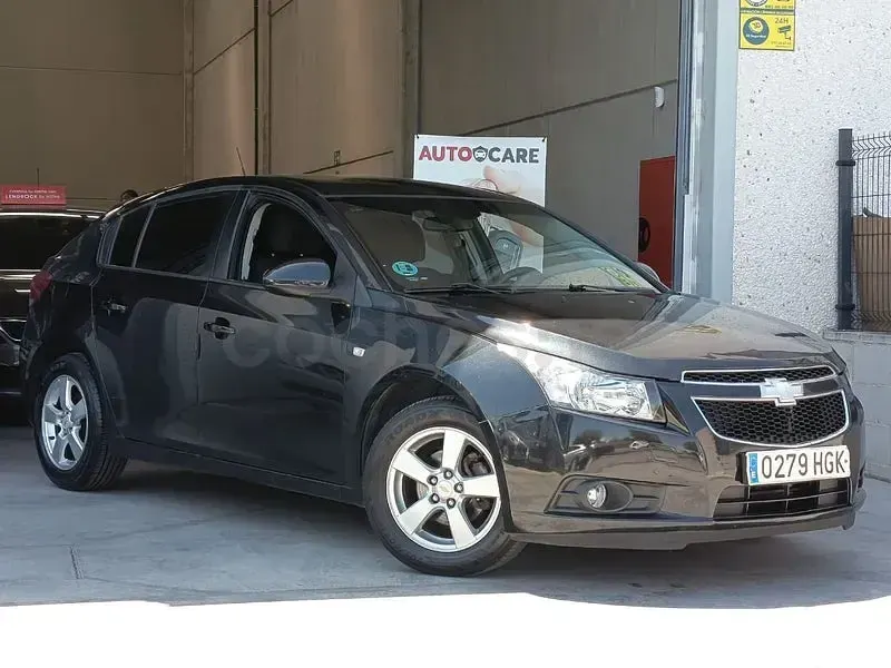 Usado Chevrolet Cruze LT 124 CV (91 kW) 2011 Negro Berlina